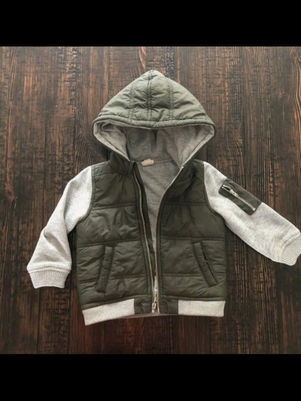 Kids Quilted Hooded Puffer Jacket in Olive with Grey Sleeves Size 9 Months
